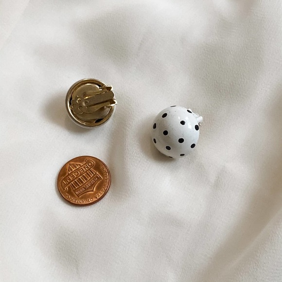 VTG Round White Black Spotted Button Earrings - Picture 4 of 6